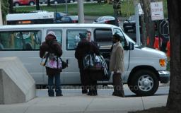 Fitzhugh and Freamon talking to the crew
